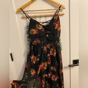 High-low floral patterned dress with adjustable straps and zip-up back
